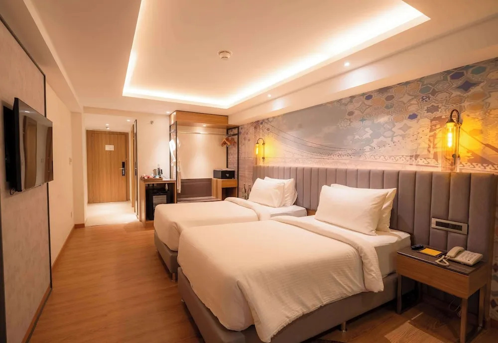 Golden Tulip Bhopal
