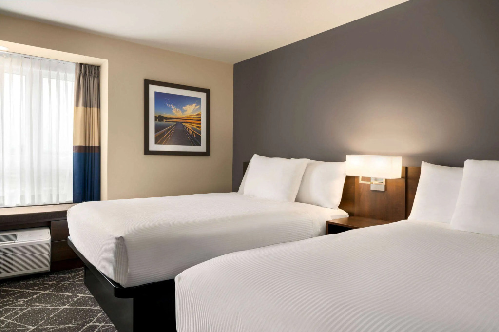 Microtel Inn & Suites by Wyndham Aurora