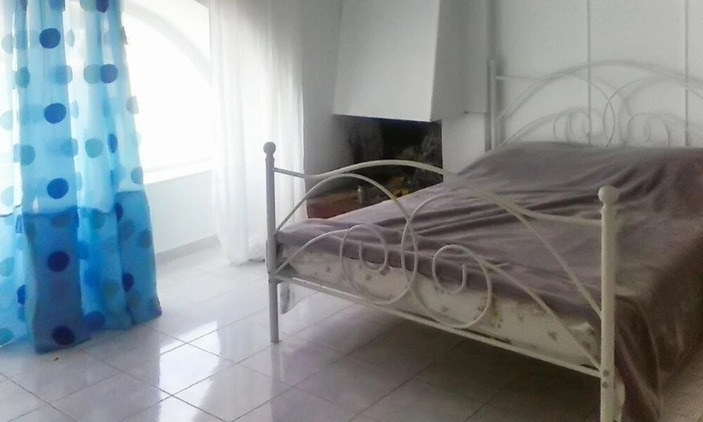 Luxurious, 3-bedroom Seafront Villa in Megara With Beautiful Views and