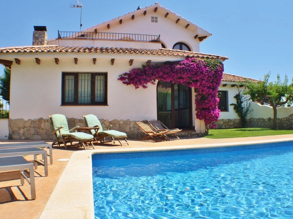Captivating Villa in El Vendrell With Swimming Pool