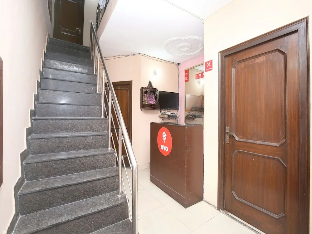 OYO 13700 Hotel Star Palace
