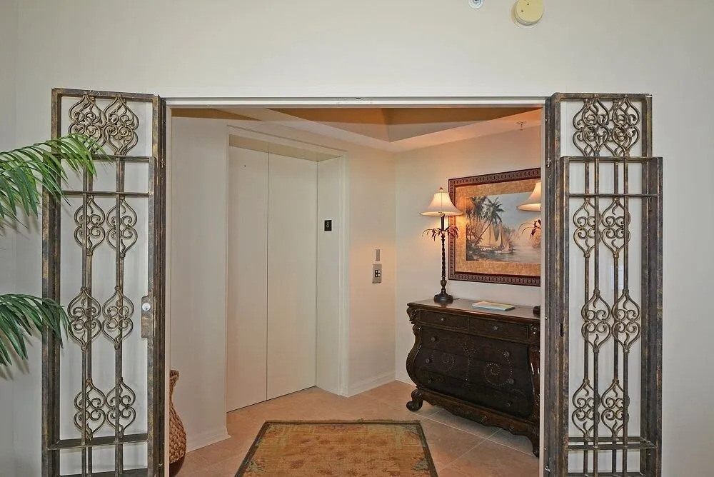 The Gem - 3 Br condo by RedAwning