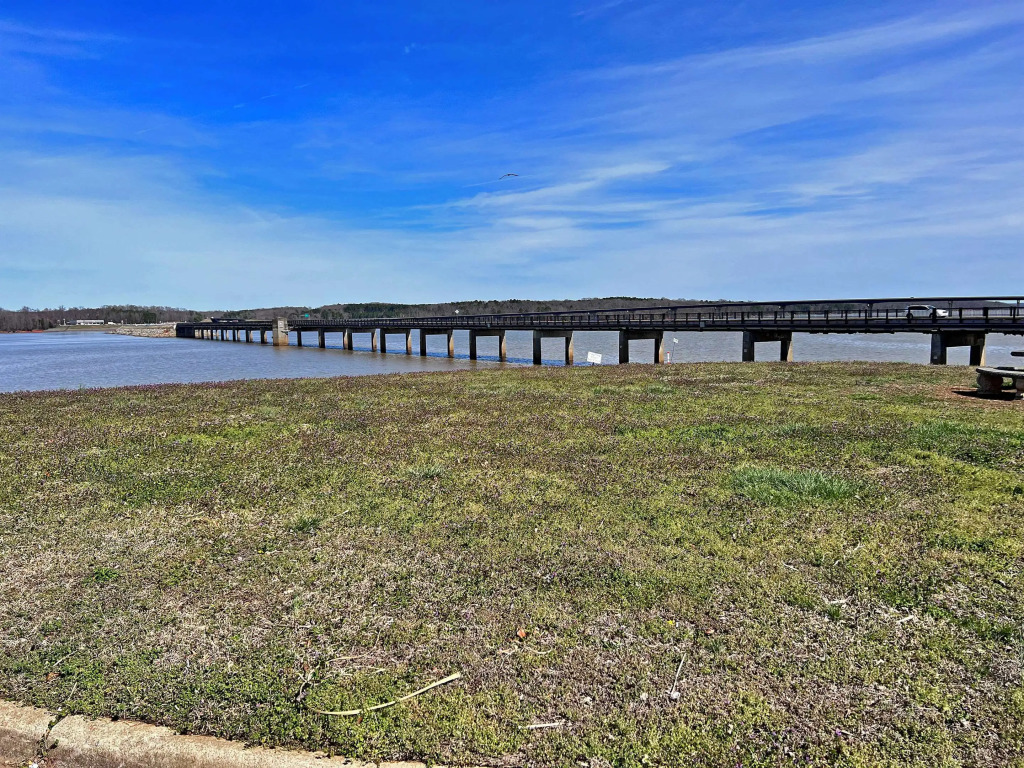 Clarion Pointe on the lake Clarksville-South Hill West