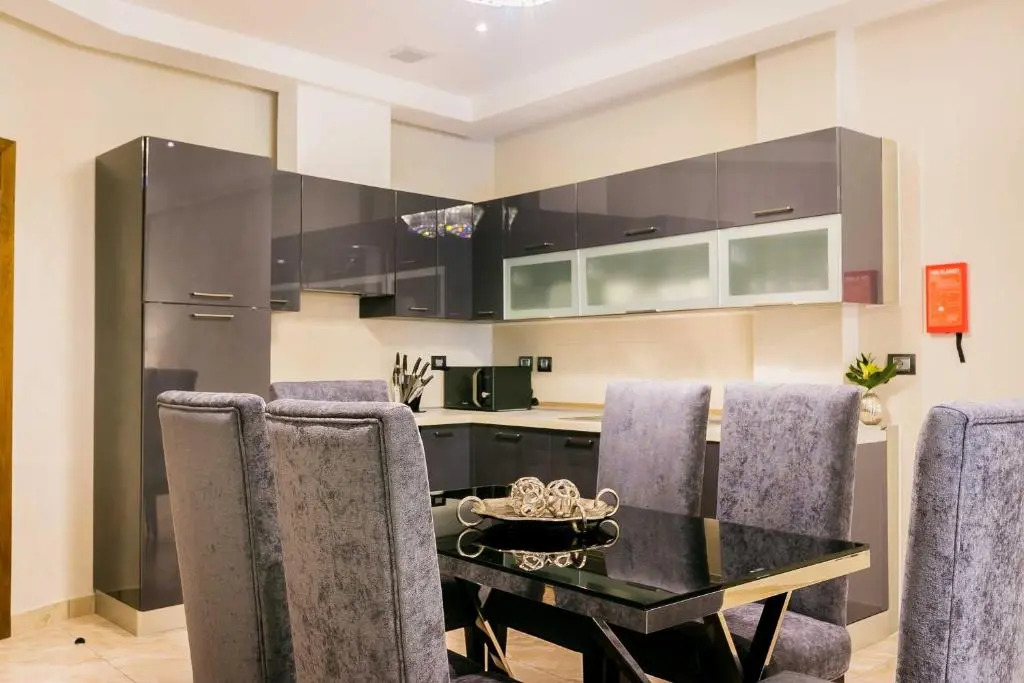 Oak Plaza Suites