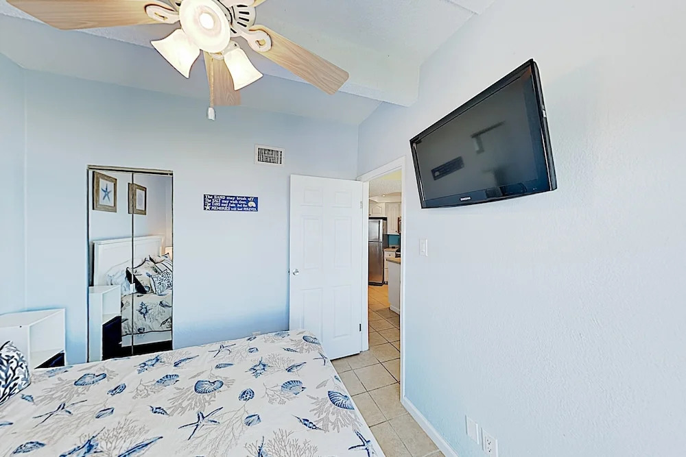 Sparkling Gulf-front W/ Pool & Hot Tub 2 Bedroom Condo