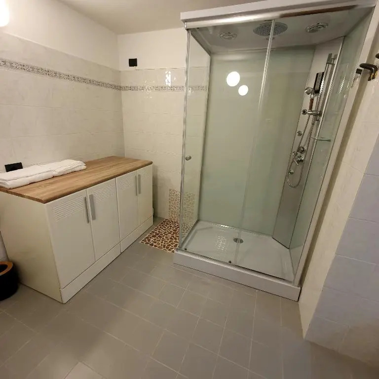 Appartamento Stropea con giardino privato e piscina
