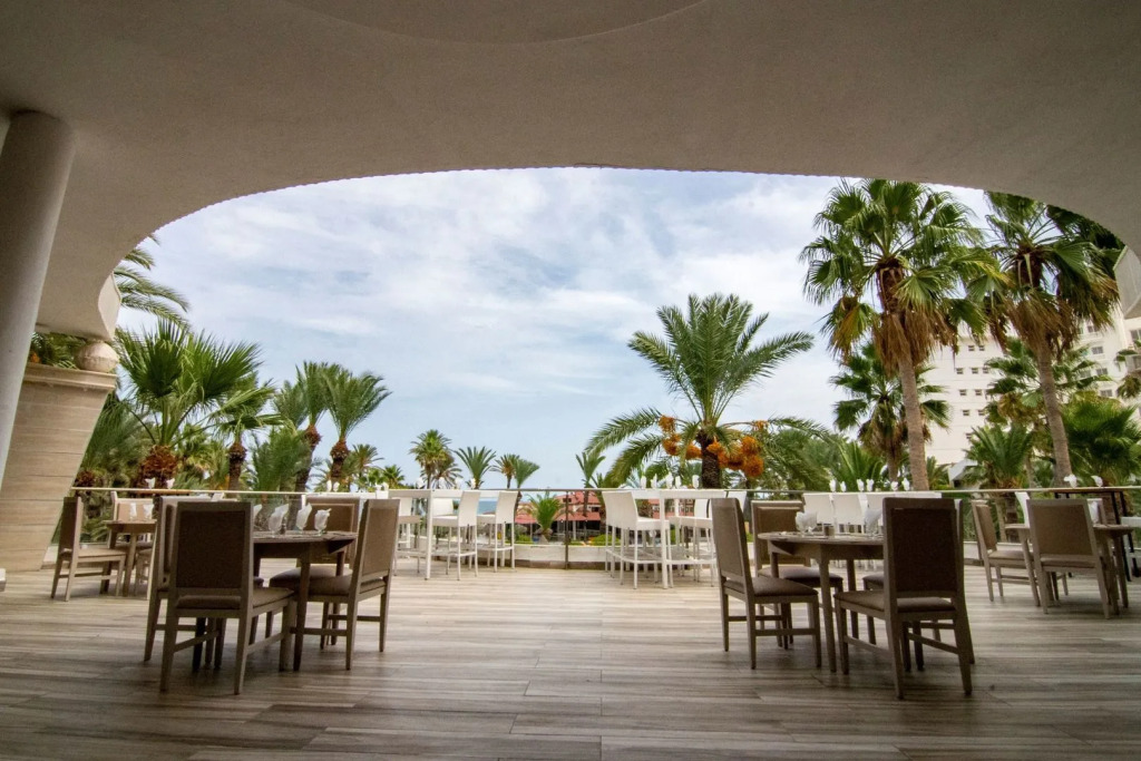 Курортный отель Riadh Palms Resort & Spa