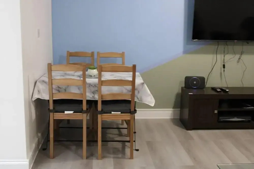 Apartment - Sleeps 4 - Garden - Parking