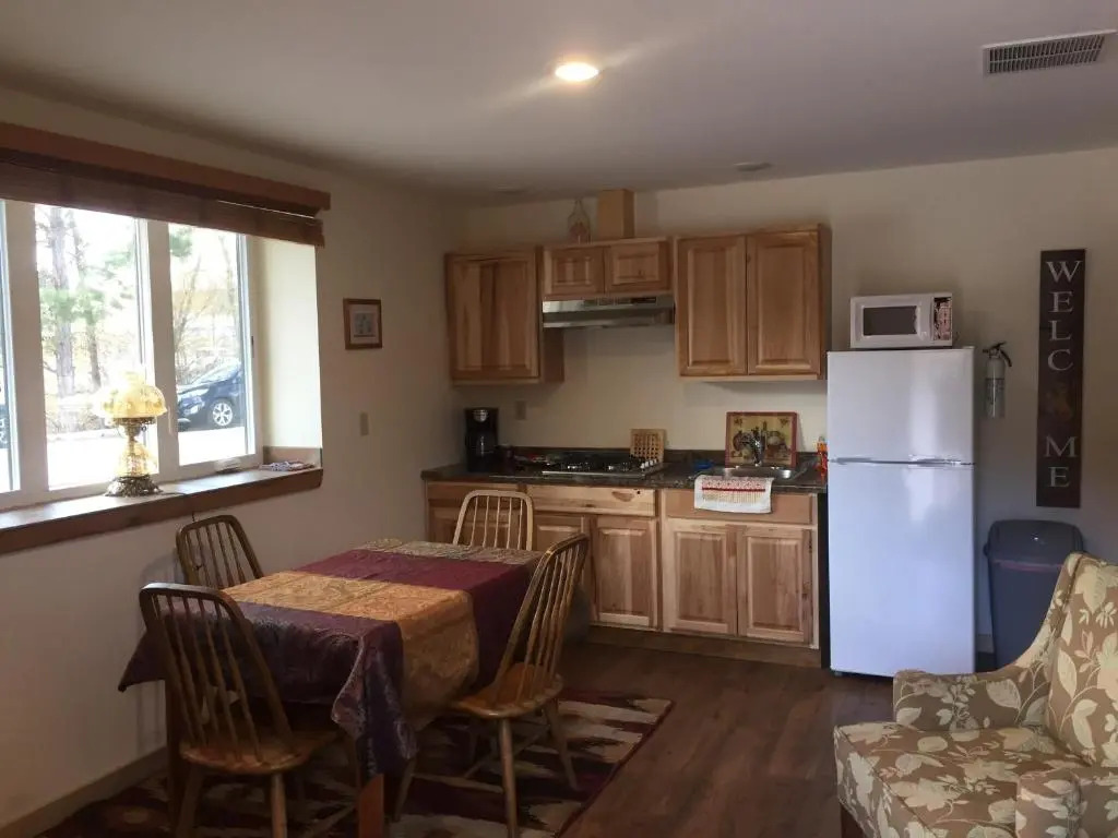 Creekside Downtown Vacation Suites, Only Adults 25 or older