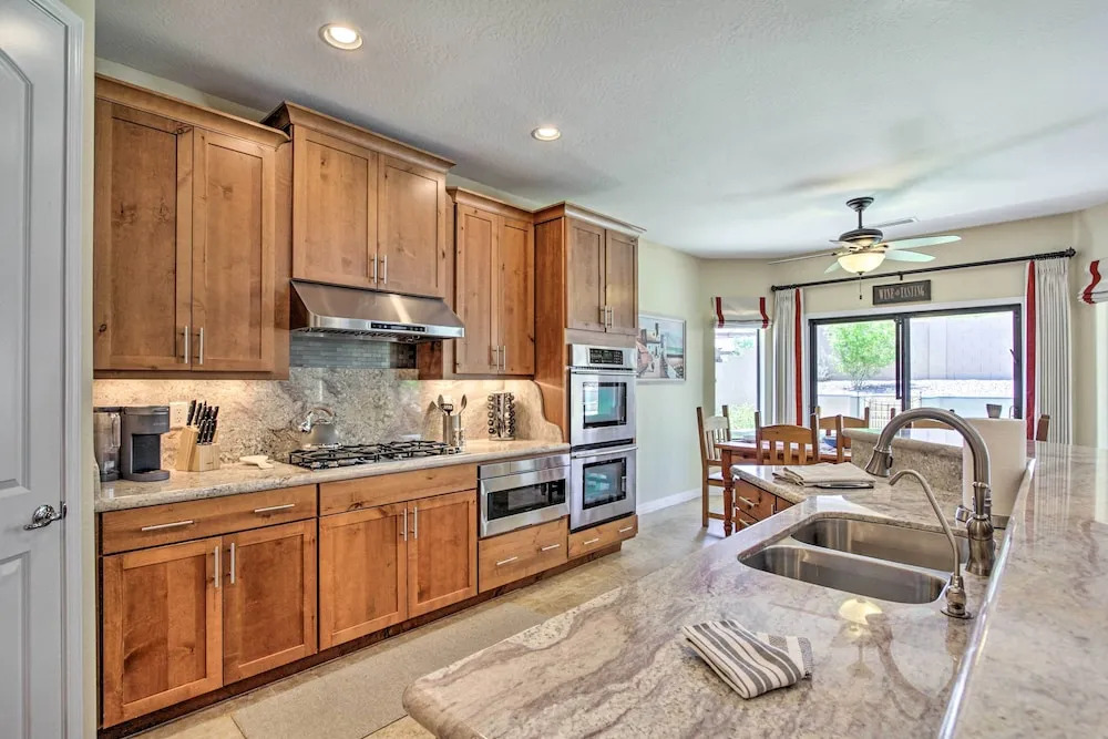 Snowbird Haven w/ Pool! 11 Mi to Dtwn Phoenix