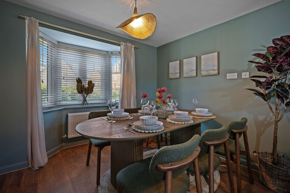 The Seven Residence - Hot tub, 5 min to Bicester Village, Pet friendly