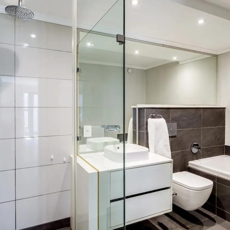 Tranquil Escape in Sea Point Aureto