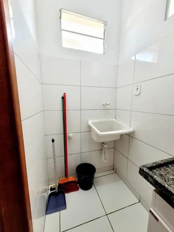 Apt Inteiro A, 02 Qts, 05 Pessoas, 15 min Praia