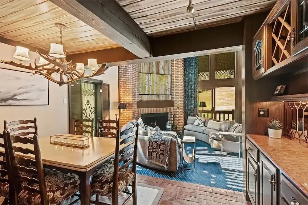 3 BR Penthouse w Hot-tub -mountain Views