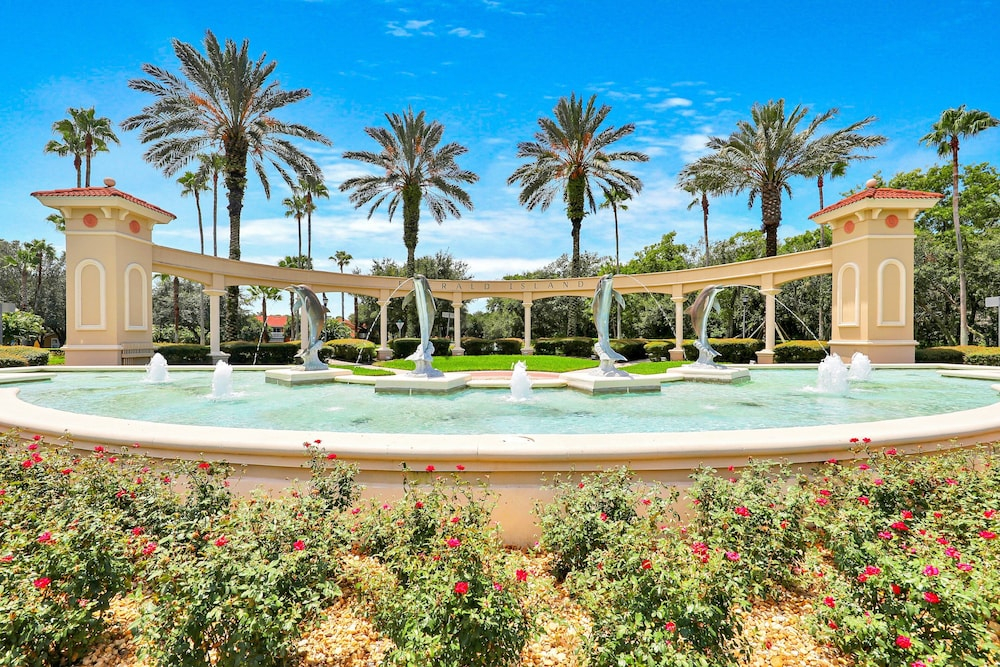 Charming Home With Pool, Pool Spa, Lanai, Central AC, & Washer/dryer