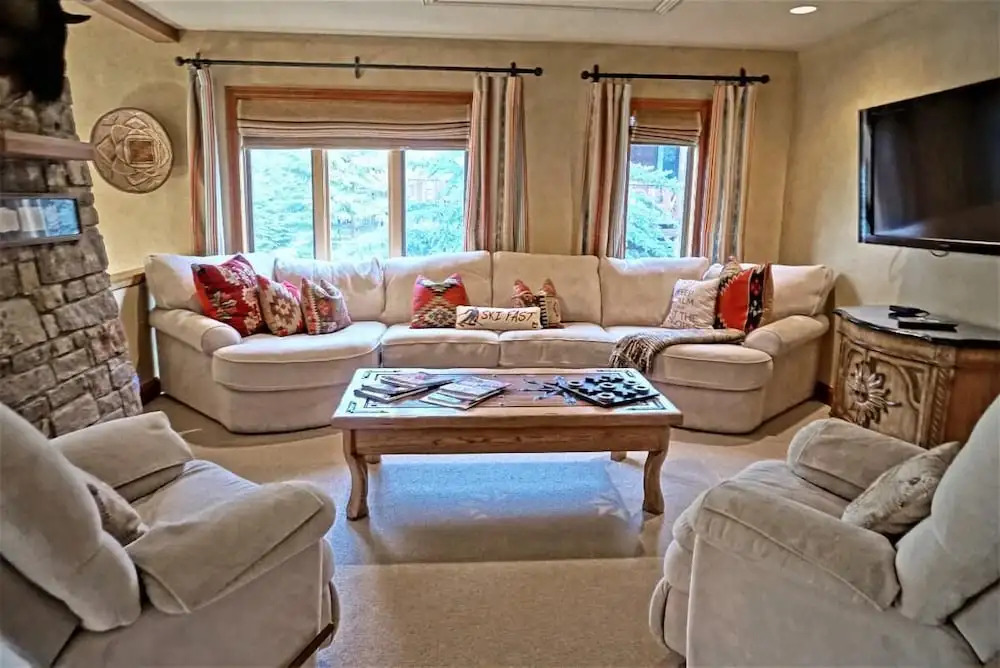 1835 Gore Creek Dr W - 6 Br Home
