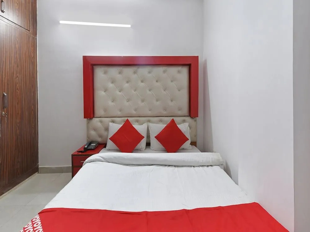 Oyo 19525 Rg Corporate Suites