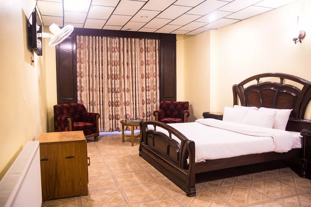Metropole Hotel