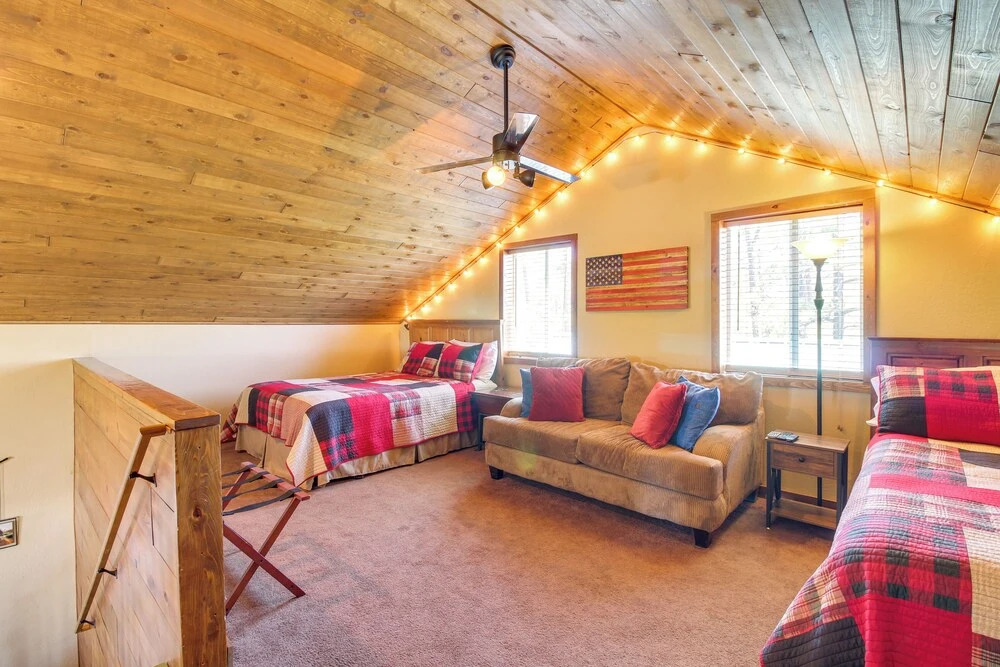 Mtn-view Hilltop Hideaway w/ Deck in Show Low