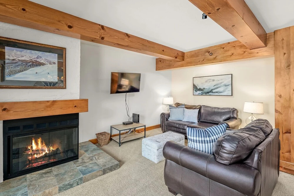 Snowmass 2BR Getaway Pool, Hot Tub & Ski Access - D2 by RedAwning