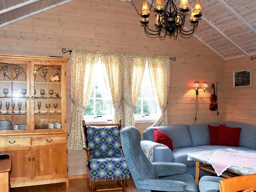 5 person holiday home in GURSKØY