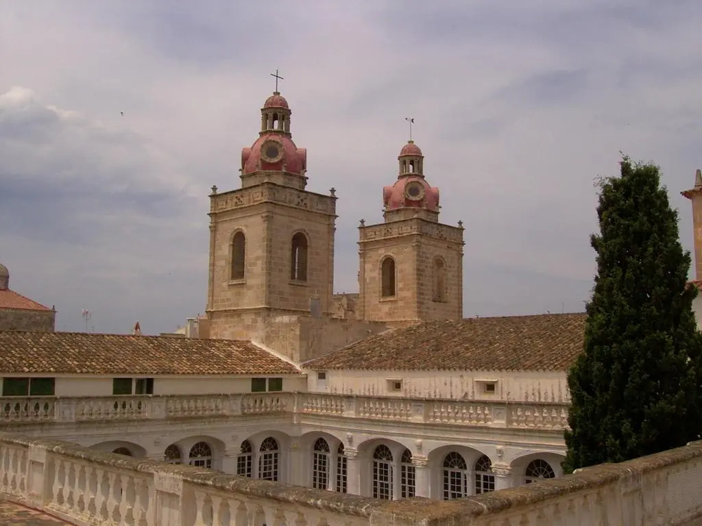 Grupoandria El Claustre de Ciutadella - HOSPEDERIA