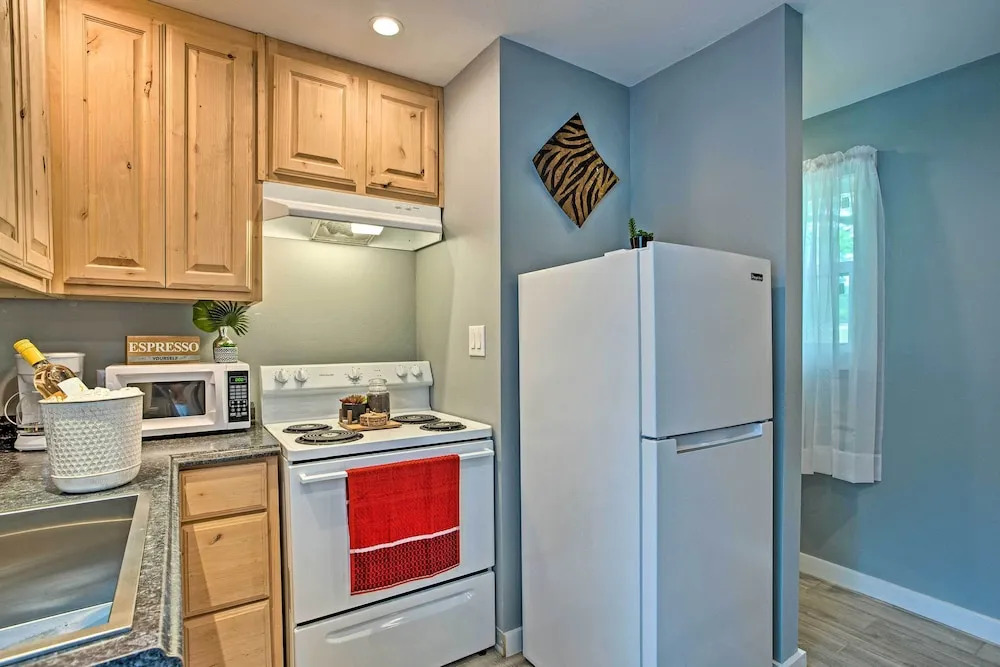 Couples Retreat In Canton w/ Patio, Trail & Yard!