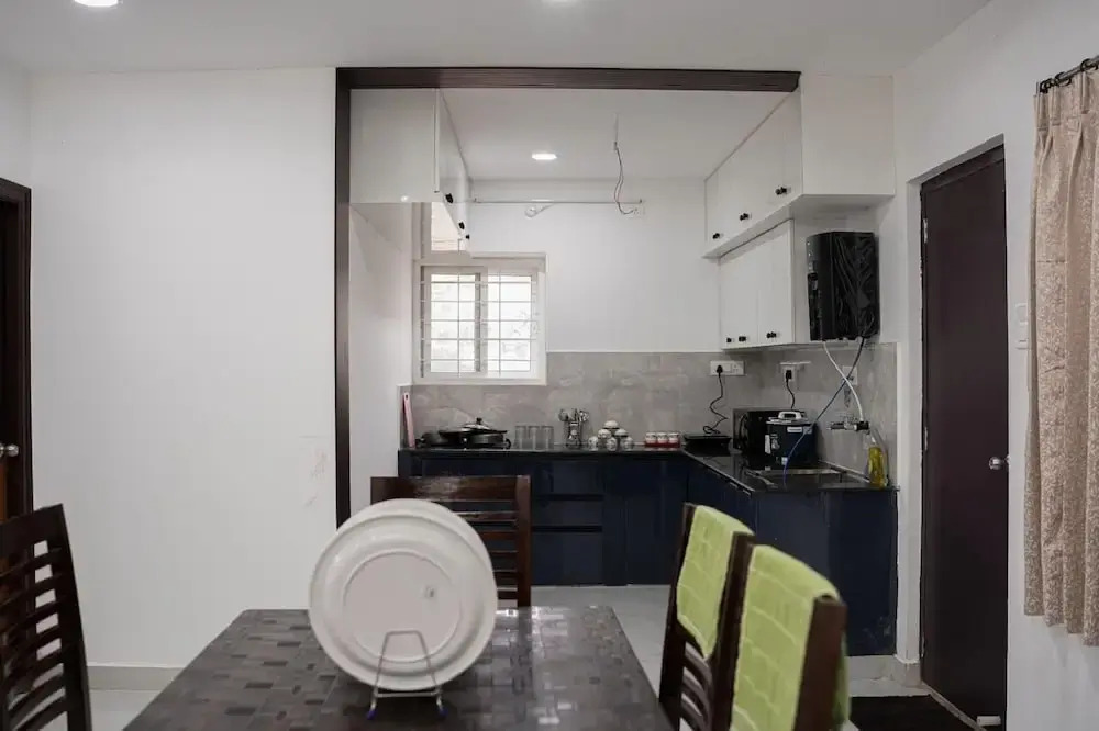 Manish Suites & Service Apartments