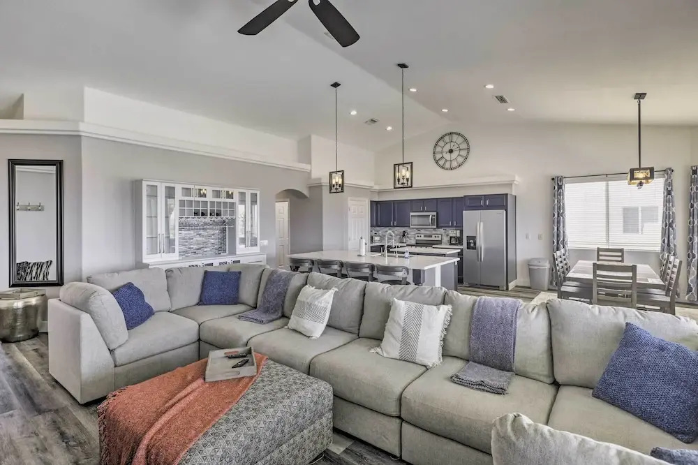 Sunny Snowbird's Retreat w/ Lake Havasu Views!