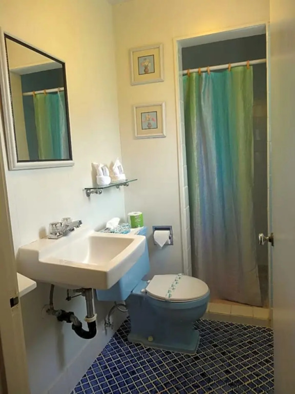 The Star Trek - USS Enterprise Room at the Itty Bitty Inn