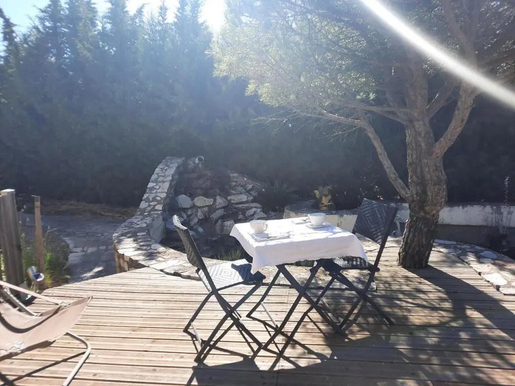 15min de la Cité de Carcassonne dans petit village, chambre au calme, petit-déjeuner et jacuzzi en supplément