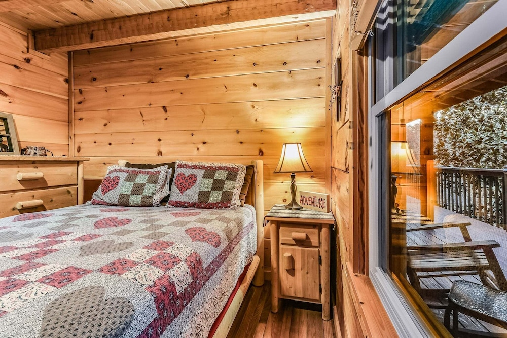 Tennessee Risky 3 Bedroom Cabin