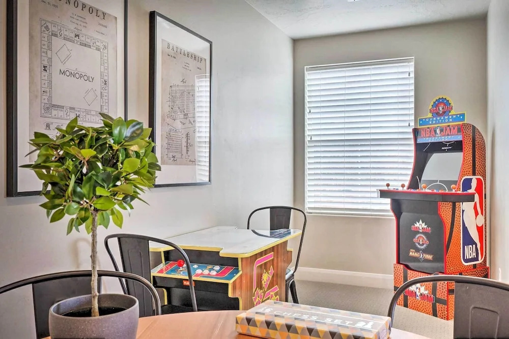 Red Cliff Views & Community Perks: Utah Townhome