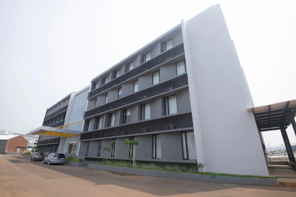RedDoorz Plus @ Jakarta International Equestrian Park