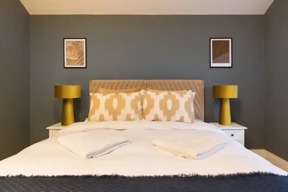 The Goldhawk Gem - Modern Bright 2bdr With Patio and Garden, London