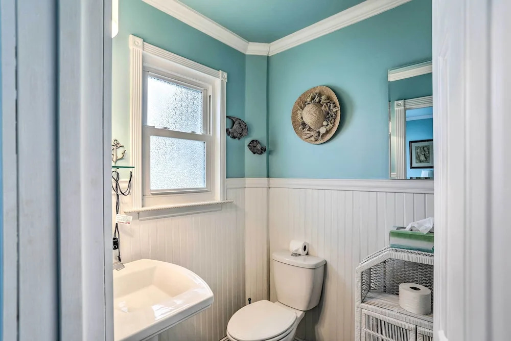 Breezy Murrells Inlet Condo w/ Deck: Walk to Beach
