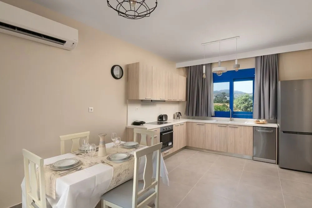 RITA MARE seafront villas heated Pools