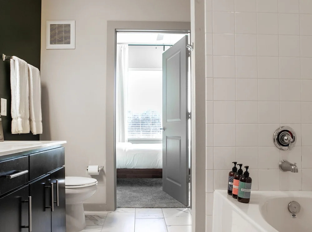 1BR2BR Downtown Austin byWanderjaunt