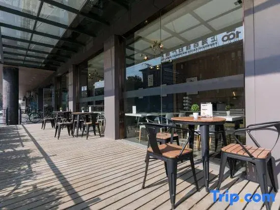 Ibis Styles Shanghai Caohejing Hongmei Road