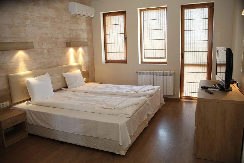 Raya Guest House