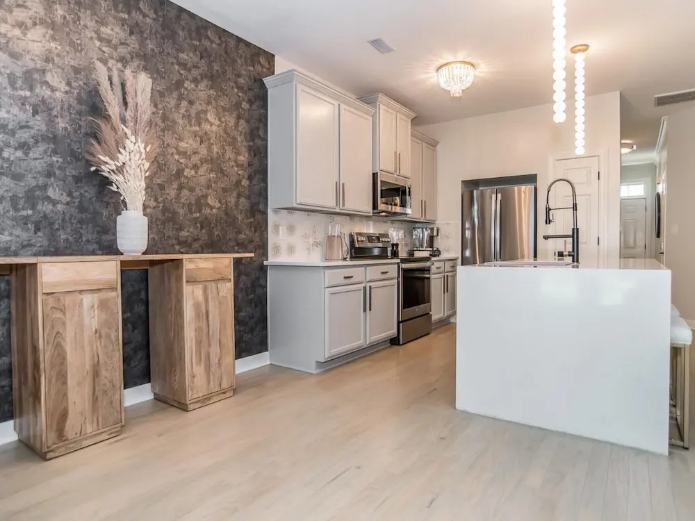 Luxury Three Bedroom Townhome Near Cary