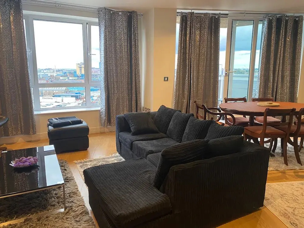 London Riverside Apartment-2 Bed-freep-balcony