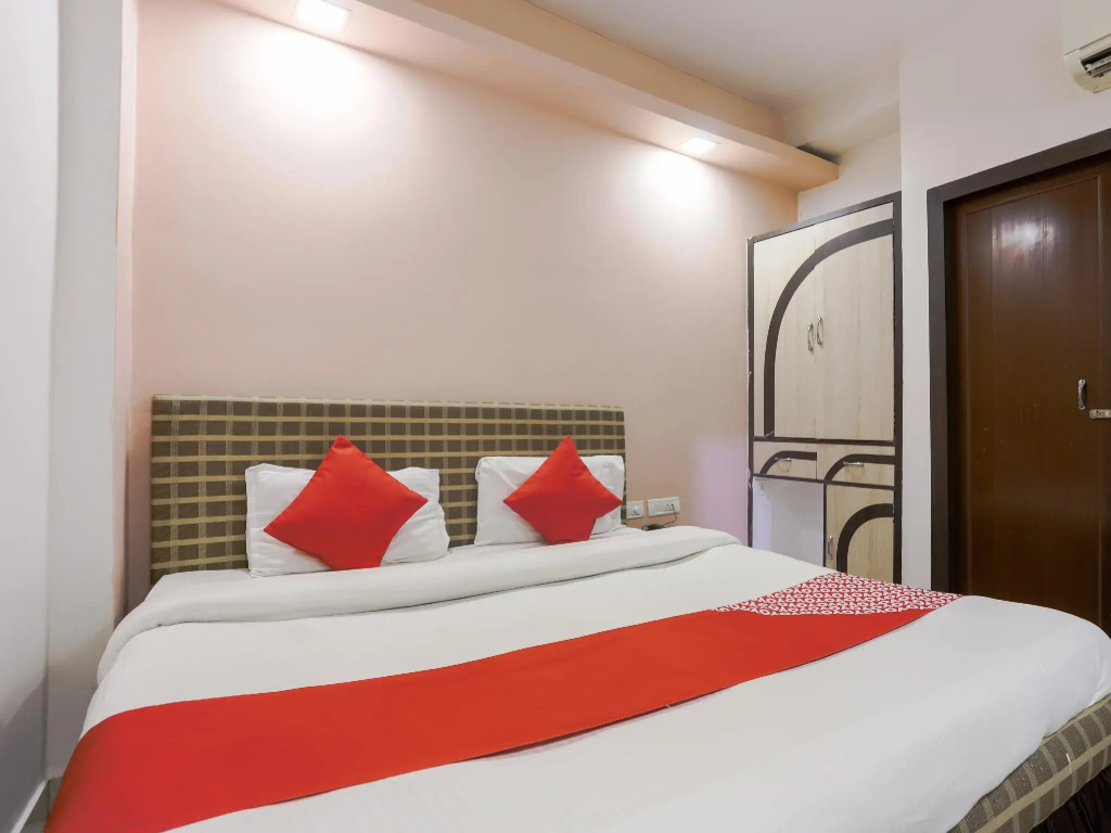 OYO 943 The Hotel Swastik Inn