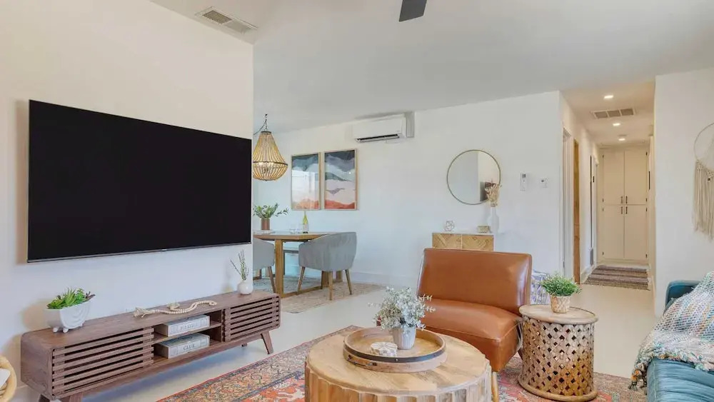 Good Vibes Only by Avantstay Modern Chic Grill, Fire Pit + Hammocks