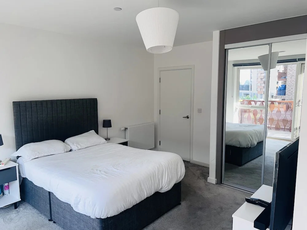 Lovely 1-bedroom With Private Balcony Near Barking