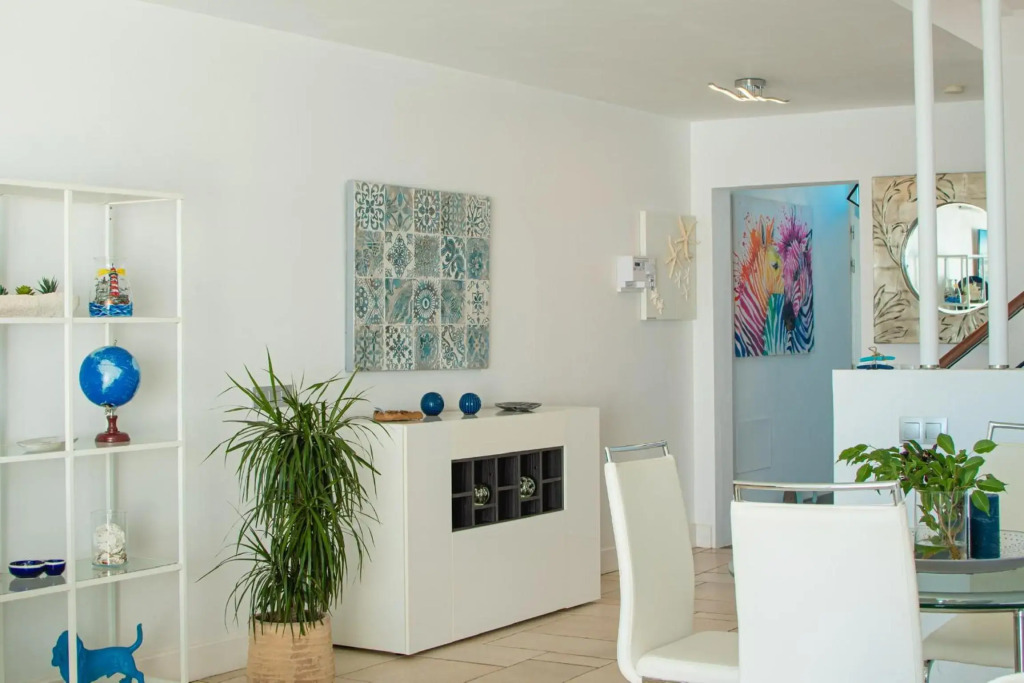 FRONTLINE VILLA 25, well-designed with a heated pool