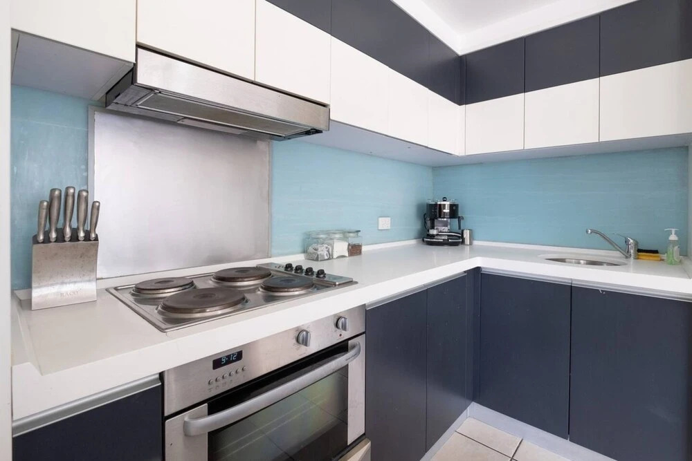 Peaceful 1 Bedroom Apartment with Parking