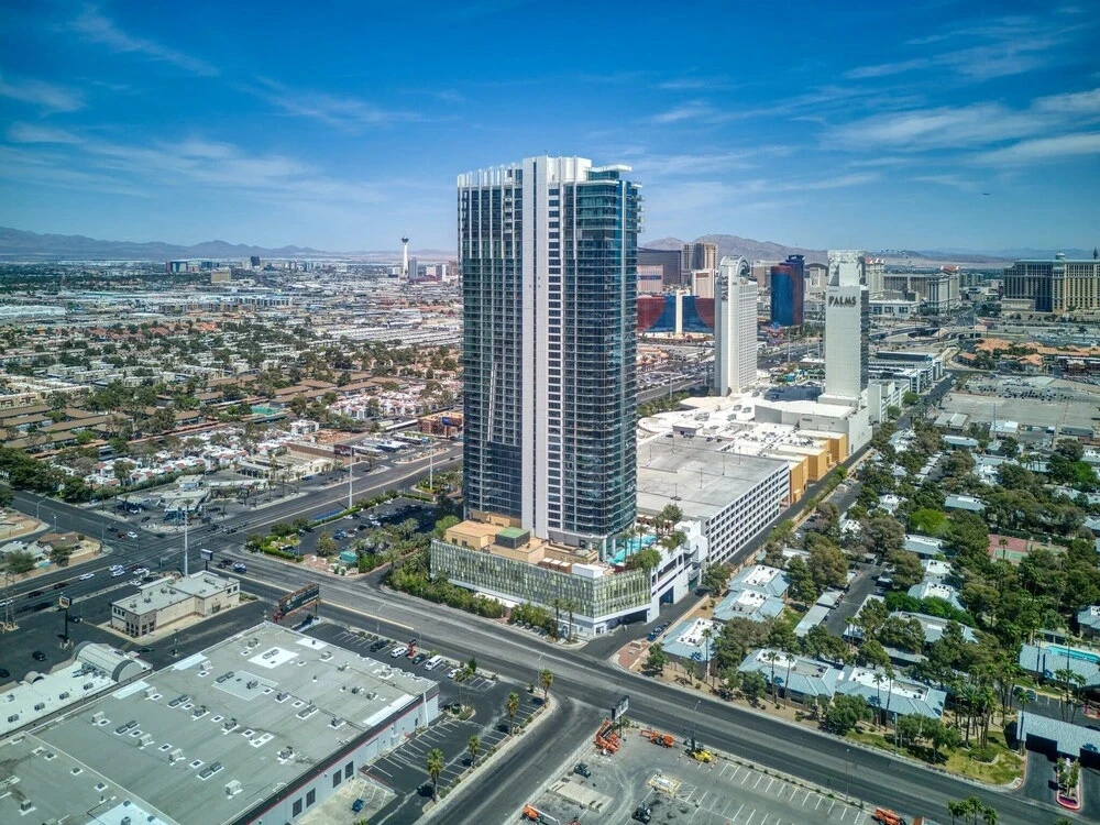 Modern High-rise Escape Balcony + Stunning Views 23319
