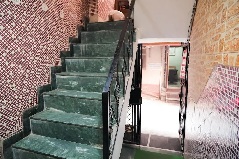 Roomshala 155 Hotel JPC
