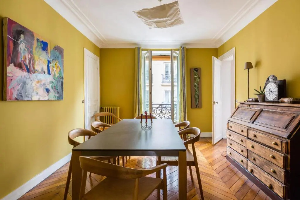 Veeve - Muted Beauty in Batignolles